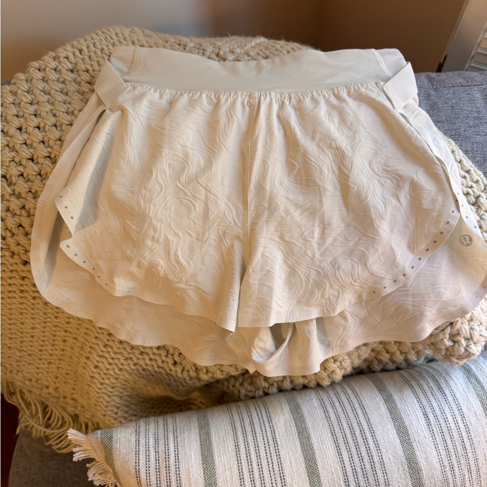 Lululemon Athletica Cream Athletic Shorts with Elastic Waistband
